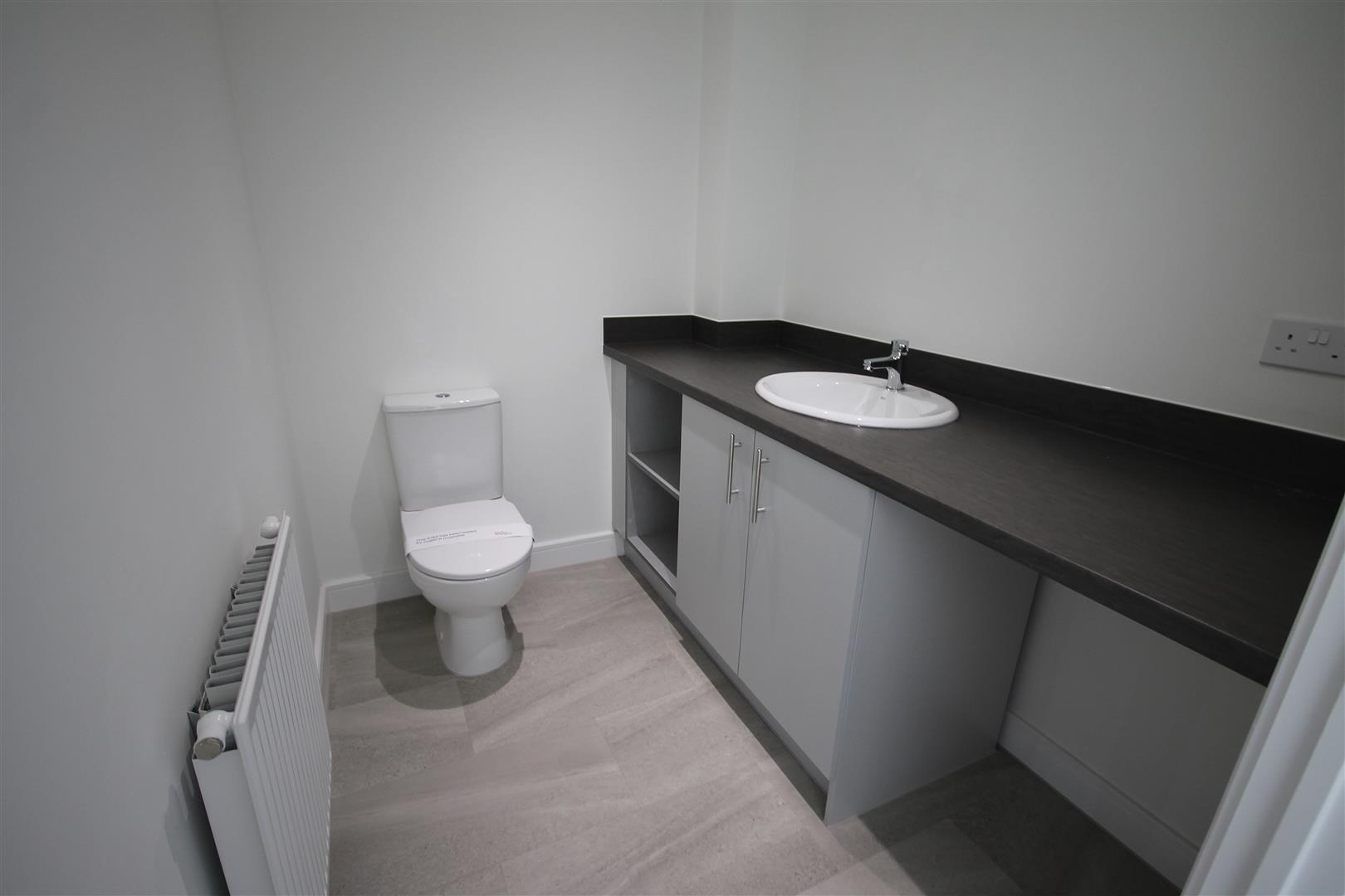 3 Bedroom House To Rent image 7